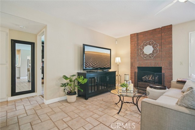 Detail Gallery Image 15 of 58 For 21159 via Noriega, Yorba Linda,  CA 92887 - 4 Beds | 3 Baths