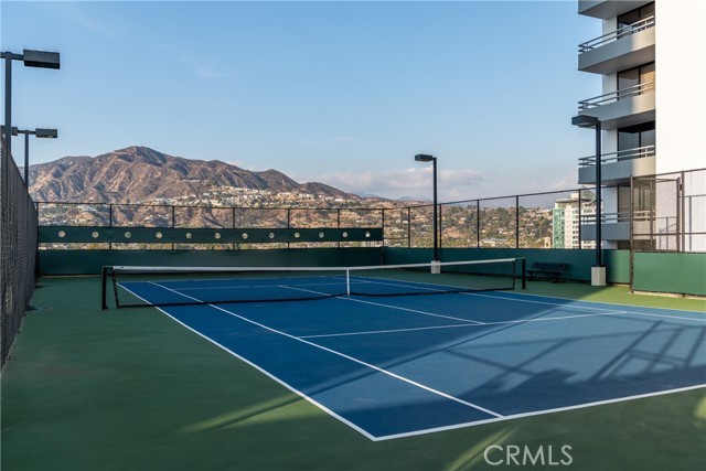 Detail Gallery Image 49 of 57 For 343 Pioneer Dr #504,  Glendale,  CA 91203 - 3 Beds | 2 Baths