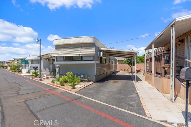 Detail Gallery Image 2 of 30 For 17455 Marygold, Bloomington,  CA 92316 - 1 Beds | 1 Baths