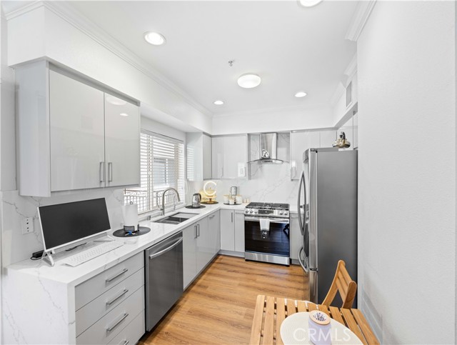 Detail Gallery Image 7 of 19 For 565 E San Jose Ave #204,  Burbank,  CA 91501 - 2 Beds | 3 Baths