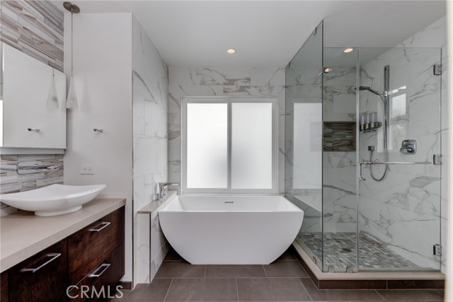 Detail Gallery Image 37 of 42 For 1924 Ruhland Ave #B,  Redondo Beach,  CA 90278 - 3 Beds | 2/1 Baths