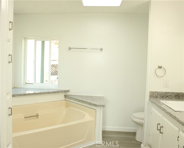 Detail Gallery Image 24 of 31 For 12980 Island Dr, Clearlake Oaks,  CA 95423 - 2 Beds | 2 Baths