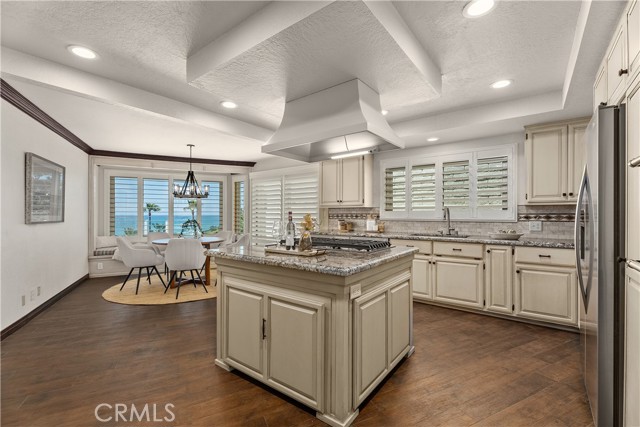 504 Avenida De La Riviera, San Clemente CA: https://media.crmls.org/medias/33976e41-d9d5-44ae-b2c8-eb09161d4514.jpg