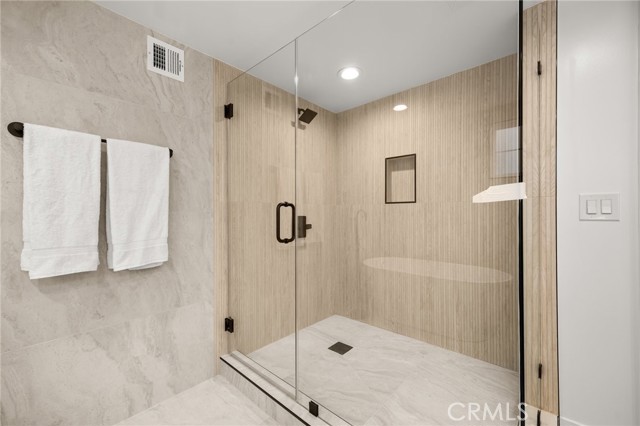 Detail Gallery Image 18 of 32 For 2391 Yorkshire Dr, Los Angeles,  CA 90065 - 3 Beds | 2/1 Baths