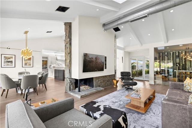 Detail Gallery Image 6 of 39 For 4000 Topside Ln, Corona Del Mar,  CA 92625 - 4 Beds | 2/1 Baths