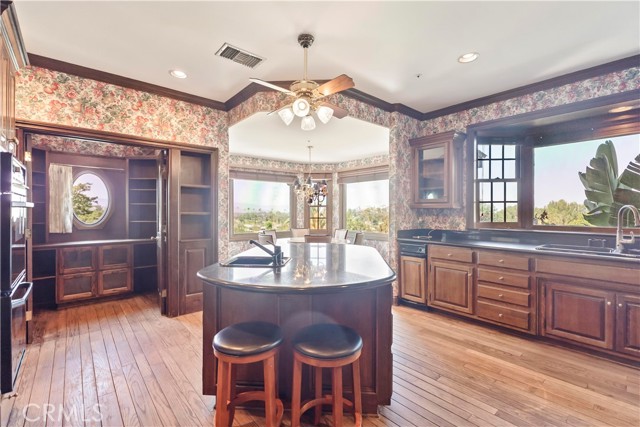 Detail Gallery Image 13 of 75 For 7008 Hawarden Dr, Riverside,  CA 92506 - 6 Beds | 5/1 Baths
