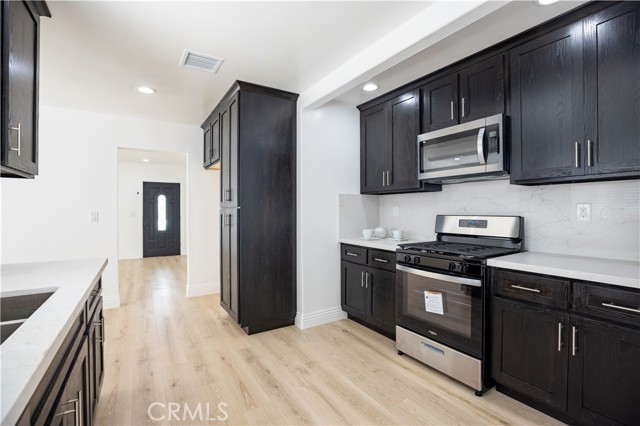 1016 N Wanda Drive, Anaheim CA: https://media.crmls.org/medias/33989fb2-ae95-453b-84c6-06d05afa7943.jpg