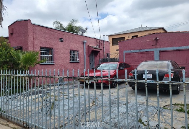 8110 S Denker Avenue, Los Angeles CA: https://media.crmls.org/medias/33999cc7-6ce4-4de1-a675-83775a296b2a.jpg