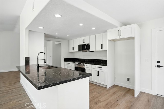 23825 N Canyon Lake Drive, Canyon Lake CA: https://media.crmls.org/medias/339ab557-7f91-443e-9ec7-41479002c60a.jpg
