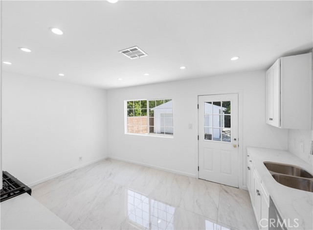 6846 Wystone Avenue, Reseda CA: https://media.crmls.org/medias/339bb0c6-e291-4042-8c0e-39ff2a06acd6.jpg