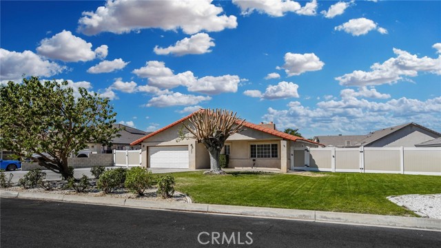 Detail Gallery Image 2 of 46 For 12680 Pinehurst Trl, Victorville,  CA 92395 - 3 Beds | 2 Baths