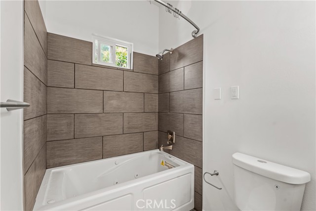 Detail Gallery Image 29 of 35 For 1559 Winona #D3,  Los Angeles,  CA 90027 - 2 Beds | 2 Baths