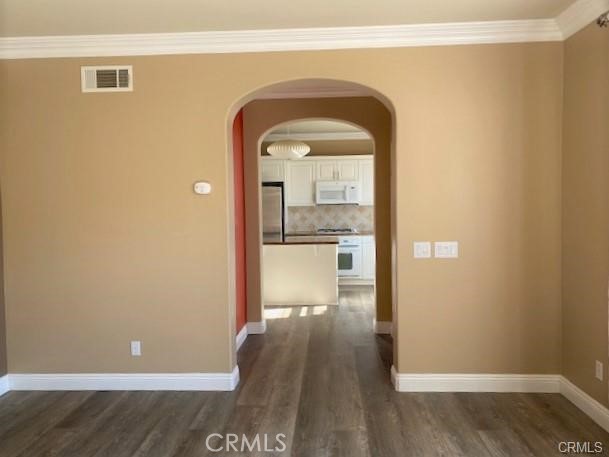 61 Meadow Valley, Irvine CA: https://media.crmls.org/medias/339c86e2-6e5f-45c3-8f38-247f423aa539.jpg