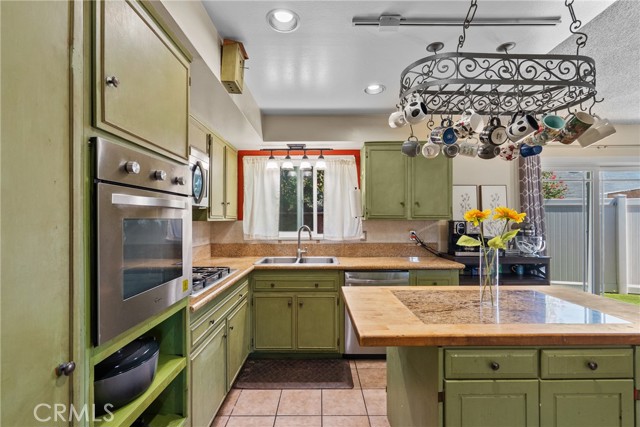 19853 Drasin Drive, Canyon Country CA: https://media.crmls.org/medias/339d7bc6-2c3c-4d0a-957c-ae58e31edb80.jpg