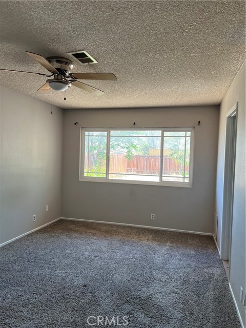 Detail Gallery Image 5 of 10 For 14457 Willow, Hesperia,  CA 92345 - 3 Beds | 2 Baths