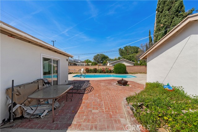 7948 Fallbrook Ave, West Hills CA: https://media.crmls.org/medias/339e6192-9568-483d-847b-aca4fd4cb880.jpg