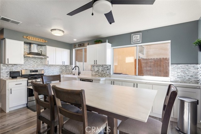 Detail Gallery Image 15 of 41 For 844 Pathfinder, Corona,  CA 92878 - 3 Beds | 2/1 Baths