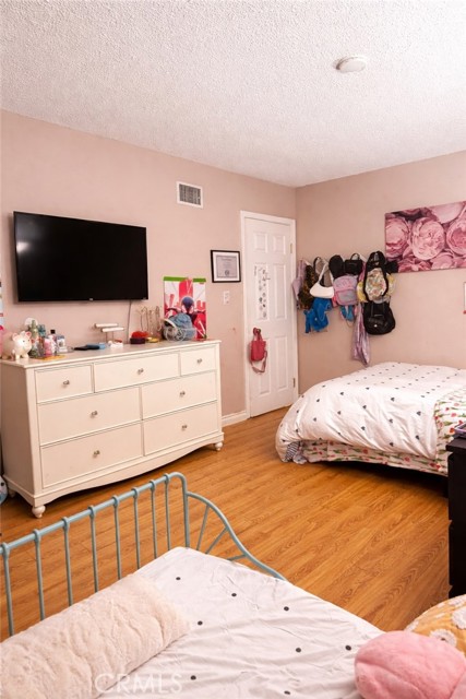 Detail Gallery Image 16 of 22 For 2410 N Justin, Simi Valley,  CA 93065 - 4 Beds | 2 Baths