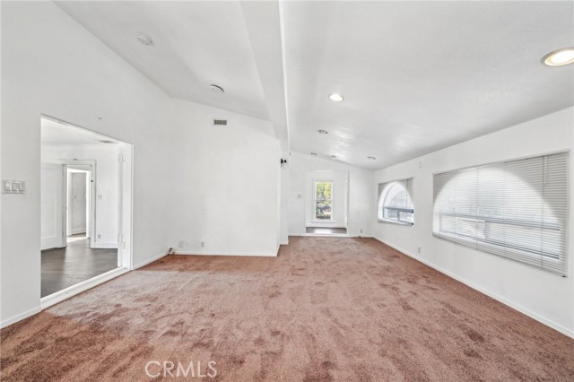 3098 N Arrowhead Avenue, San Bernardino CA: https://media.crmls.org/medias/339f3f67-6fbf-471a-aa4c-17cf0745ac26.jpg