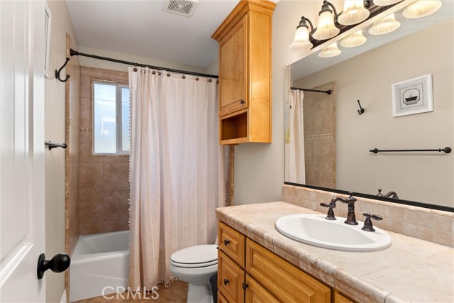 Detail Gallery Image 35 of 59 For 104 W Eaton Rd, Chico,  CA 95973 - 5 Beds | 4/1 Baths