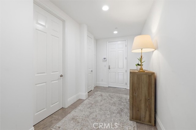 Detail Gallery Image 23 of 30 For 143 N Arnaz Dr #105,  Beverly Hills,  CA 90211 - 3 Beds | 2/1 Baths