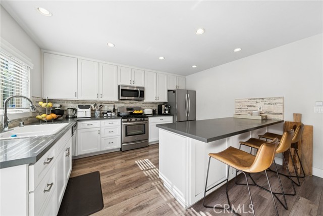 Detail Gallery Image 6 of 39 For 2048 Garden Ln, Costa Mesa,  CA 92627 - 7 Beds | 4 Baths