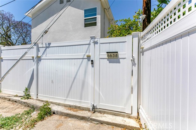 6638 Lindley Avenue, Reseda CA: https://media.crmls.org/medias/33a025c4-0188-4d2e-bd68-64f4f56da6ab.jpg