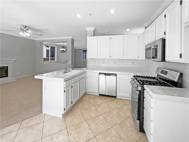 7411 Bull Run Place, Fontana CA: https://media.crmls.org/medias/33a02a67-e562-4357-8491-a10b8c0d808e.jpg