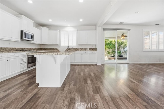 Detail Gallery Image 17 of 44 For 7165 Mystic Cloud, Corona,  CA 92880 - 3 Beds | 2/1 Baths