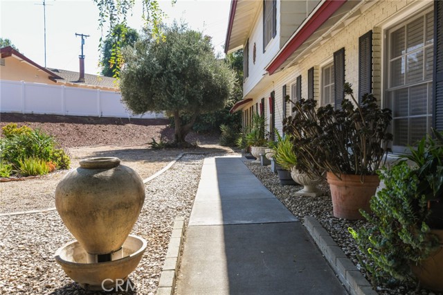 5295 Bronson Way, Riverside CA: https://media.crmls.org/medias/33a07506-de7f-4cb8-a678-fc9460b1a719.jpg
