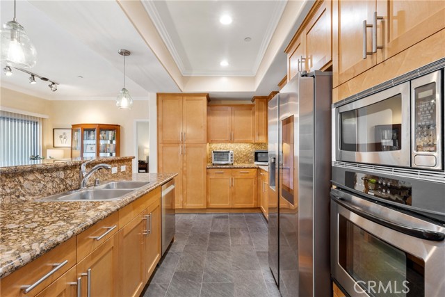 Detail Gallery Image 7 of 40 For 4821 Bakman Ave #206,  North Hollywood,  CA 91606 - 3 Beds | 2 Baths