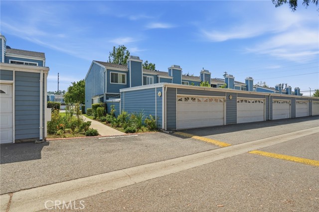 Detail Gallery Image 34 of 37 For 15735 Nordhoff St #11,  North Hills,  CA 91343 - 3 Beds | 3 Baths