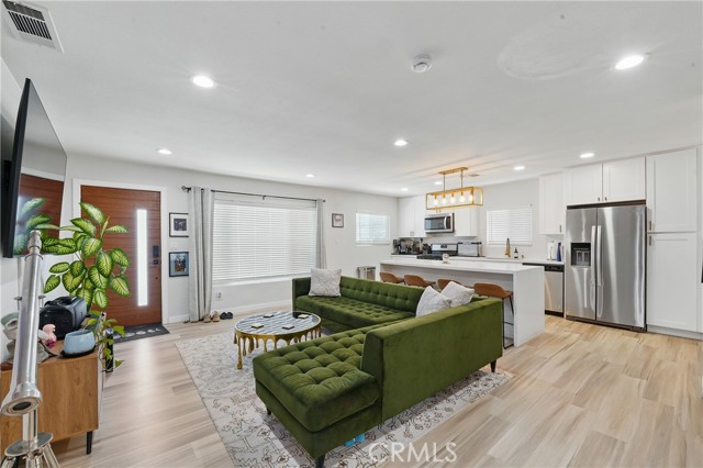 Detail Gallery Image 3 of 32 For 1343 Cordon Dr, City Terrace,  CA 90063 - 3 Beds | 1 Baths