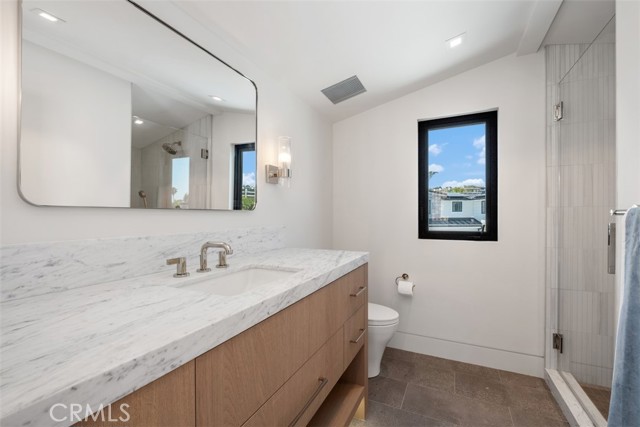 20 Balboa Coves, Newport Beach CA: https://media.crmls.org/medias/33a10806-06b8-490e-8e7a-6c1b766d4b2f.jpg