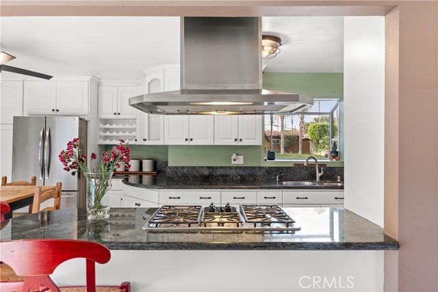 1646 E 15th Street, Santa Ana CA: https://media.crmls.org/medias/33a12286-82df-463e-b6e0-e7efb19bab57.jpg