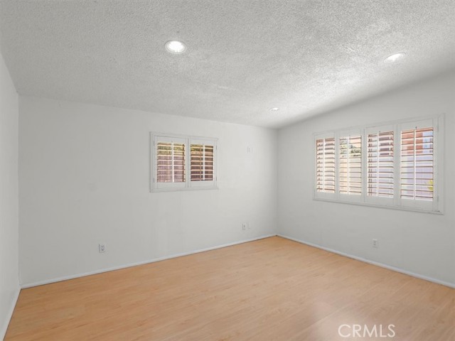 Detail Gallery Image 6 of 23 For 8501 Enfield Avenue, Northridge,  CA 90011 - 4 Beds | 2 Baths