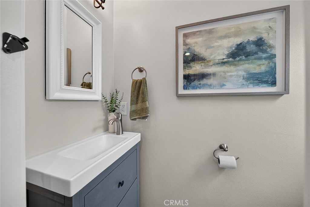 https://media.crmls.org/medias/33a20dcb-3d83-4d50-b4a7-d93a263917b8.jpg?preset=X-Large