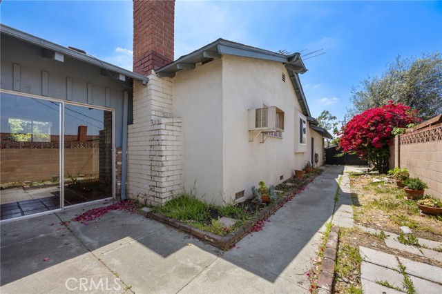 12210 Groveland Avenue, Whittier CA: https://media.crmls.org/medias/33a274e8-aa7b-4985-bb47-6cd1f92bb15f.jpg