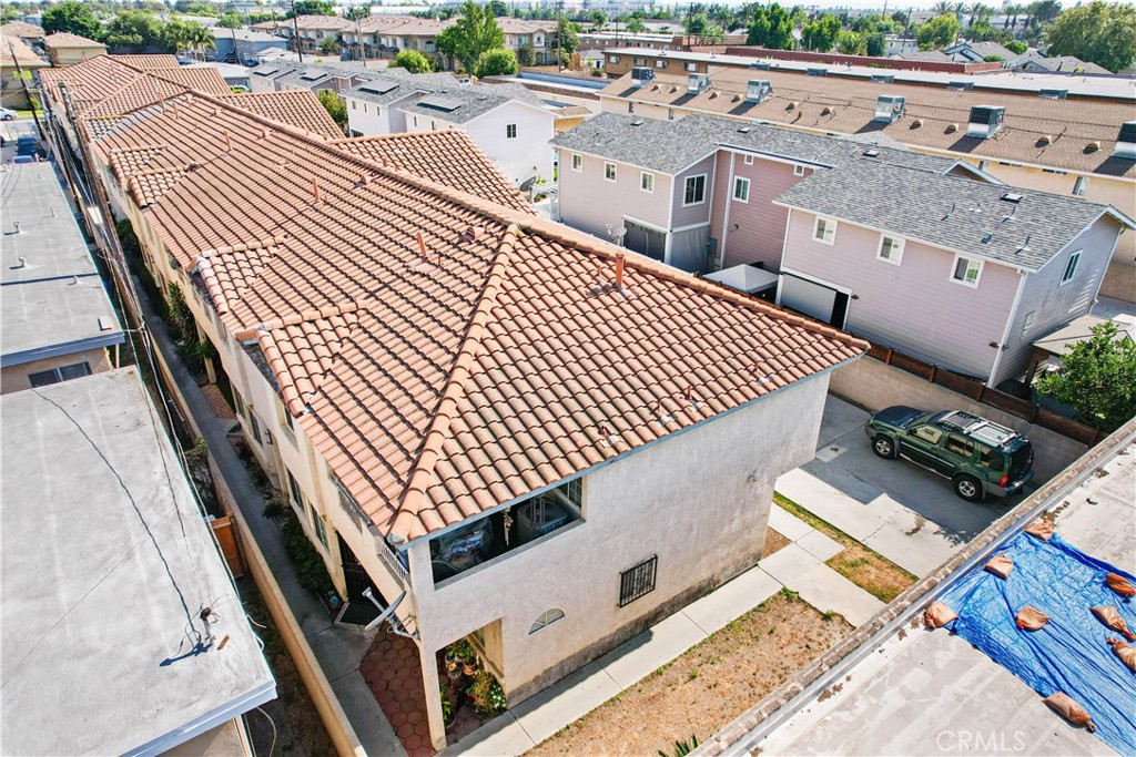 https://media.crmls.org/medias/33a2823e-ea97-4bbe-b4b9-f6518157030f.jpg?preset=X-Large