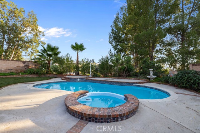 Detail Gallery Image 43 of 49 For 18838 Cabral, Canyon Country,  CA 91351 - 4 Beds | 3 Baths