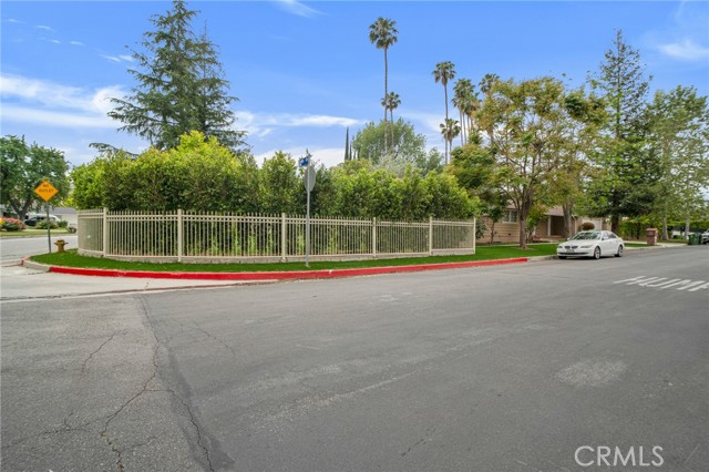 Detail Gallery Image 5 of 39 For 19710 Henshaw St, Woodland Hills,  CA 91364 - 4 Beds | 4 Baths
