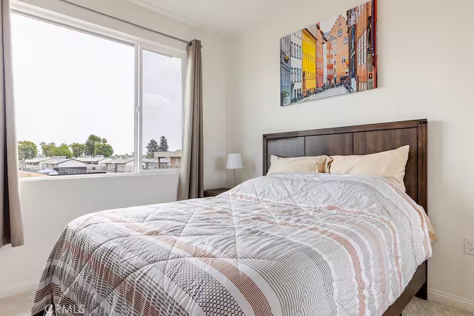 https://media.crmls.org/medias/33a39c93-6d72-461d-8fc3-1b9bb95b4408.jpg?preset=X-Large