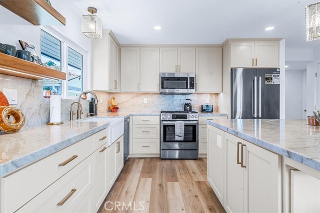 31 N 3rd Street, Cayucos CA: https://media.crmls.org/medias/33a3b242-5328-47ed-aa05-9a245d29e78f.jpg