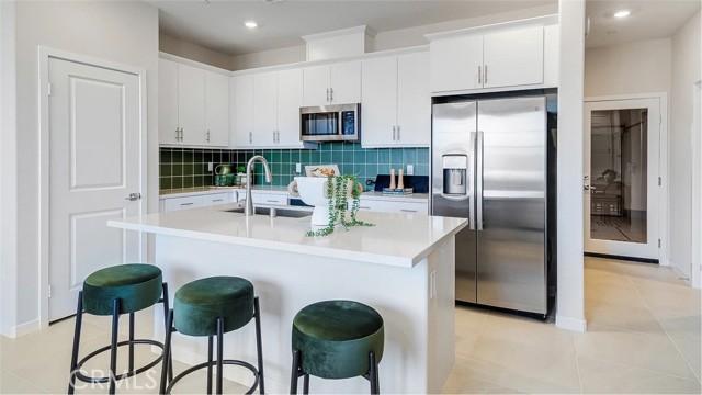 Detail Gallery Image 2 of 19 For 2577 Cloudview Privado, Ontario,  CA 91761 - 3 Beds | 2/1 Baths