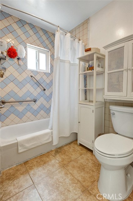 Detail Gallery Image 18 of 26 For 5864 Bonsallo Ave, Los Angeles,  CA 90044 - 4 Beds | 2 Baths