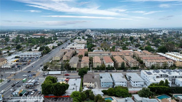 7224 Hazeltine Avenue, Van Nuys CA: https://media.crmls.org/medias/33a5a436-ae83-4ec5-b754-a757021b4adb.jpg