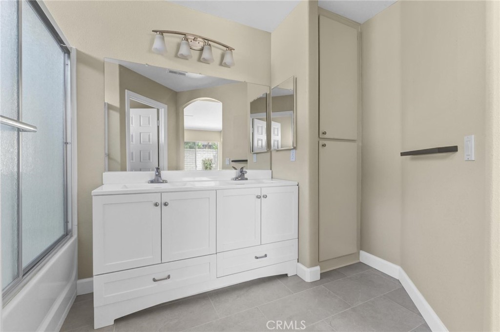 589 Iona Court - photo 4