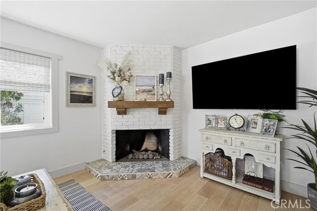 Detail Gallery Image 6 of 22 For 123 Yorktown, Newport Beach,  CA 92660 - 2 Beds | 2 Baths