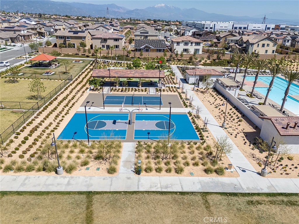 https://media.crmls.org/medias/33a6a226-39bb-41c6-ba54-5e125a96234f.jpg?preset=X-Large