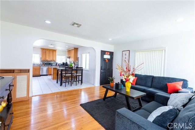 5813 Kauffman Avenue, Temple City CA: https://media.crmls.org/medias/33a73666-920a-49a5-94cf-cc9a4c69d853.jpg